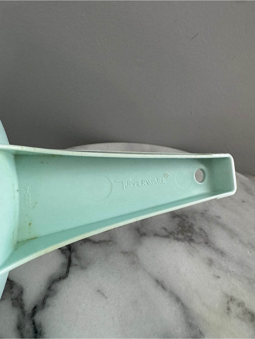 Vintage Tupperware Seafoam Colander Strainer with Handle 1523-4 - Picture 4 of 6